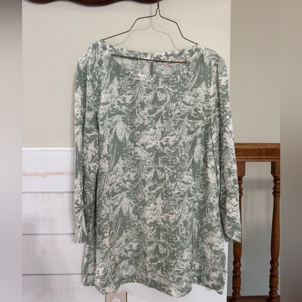 Soft Surroundings Women’s Size M Green Print Tunic Top Button Detail Long Sleeve